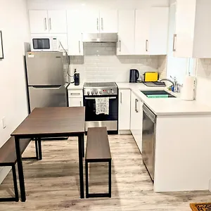 Apartment 2 Bedrooms Free Parking Location, Vancouver
