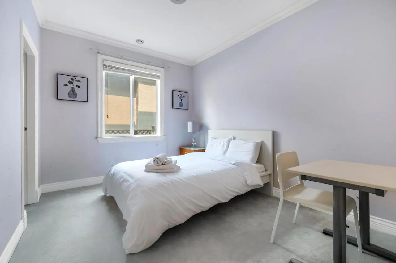 Quarto em Acomodações Particulares Luxurious Vancouver Retreat - Private Bedroom In Shared House Canadá