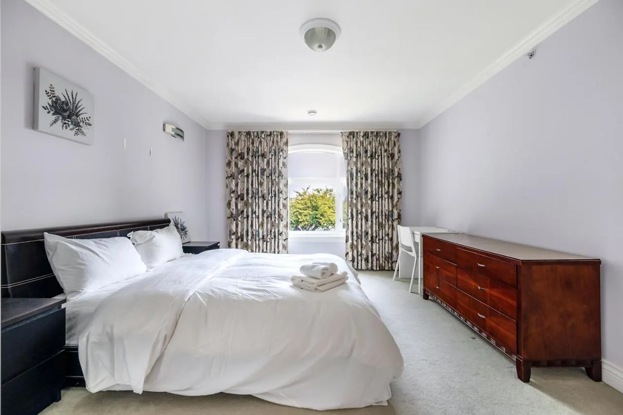 Luxurious Vancouver Retreat - Private Bedroom In Shared House Quarto em Acomodações Particulares